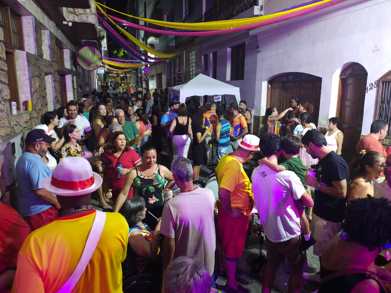 Animação e diversidade ditam o ritmo do Bloco da Lisinha em Santos Dumont
